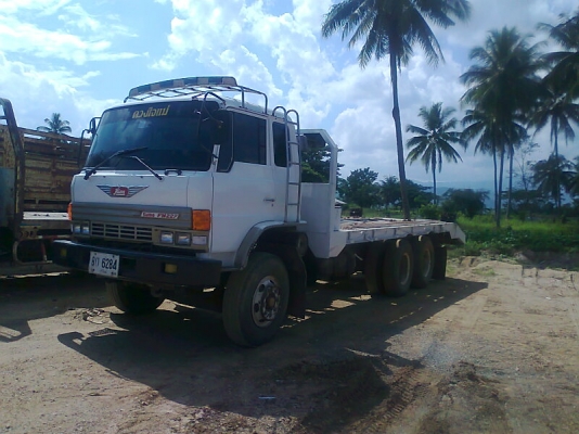 ขายด่วน!..รถสิบล้อ สองเพลา ท้ายลาด HINO FM227 ใส่รถแบคโฮ CAT 320 รถสวย ทรงดี.