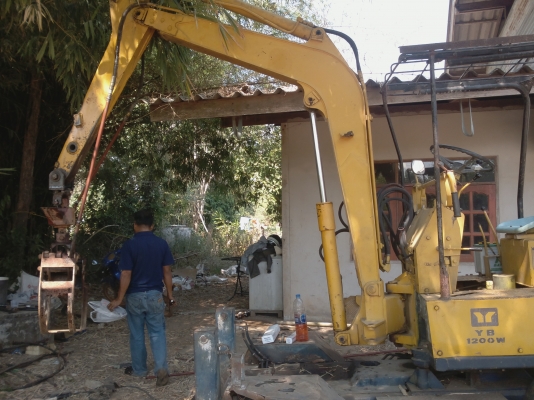 ขายแบคโฮล้อยางคีบไม้หมุนได้