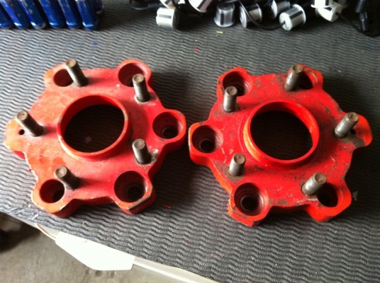 ขายอะแด๊ปเตอร์ 6 รู 139 ออก 5 รู 114 หนา 1 นิ้ว 1 คู่ พร้อมน็อตล้อ 20 ตัว ติดต่อ พรเทพ โทร 084-4573458