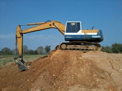 komatsu PC200-5 ไฟฟ้าครบ,เอกสารเล่ม,ช่วงล่างเต็ม,คอนโทรลสั้น+ เทเลอร์หางสั้น 3 เพลา เรียว เครื่อง Nissan UD220 แรง