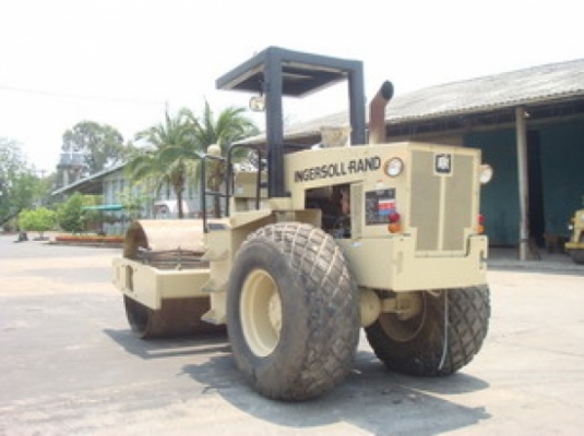 ขายรถบดสั่นสะเทือน INGERSOLL-RAND (รุ่น SD-100D) สภาพเยี่ยมพร้อมใช้งาน เหลือ 2 คัน