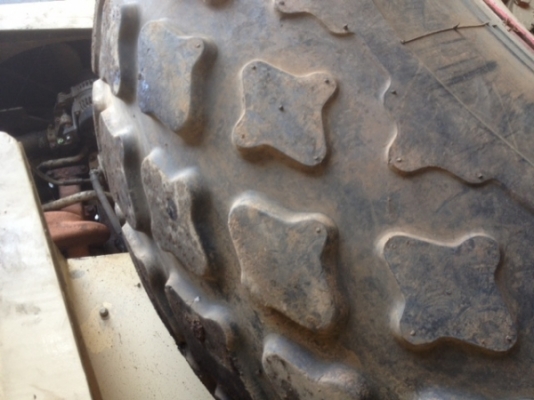 ขายรถบดสั่นสะเทือน INGERSOLL-RAND (รุ่น SD-100D) สภาพเยี่ยมพร้อมใช้งาน เหลือ 2 คัน