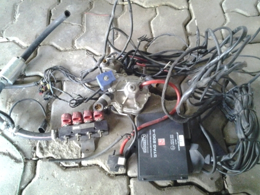 ชุดแก๊สหัวฉีด4สูบ  มือ2อุปกรณ์ครบ