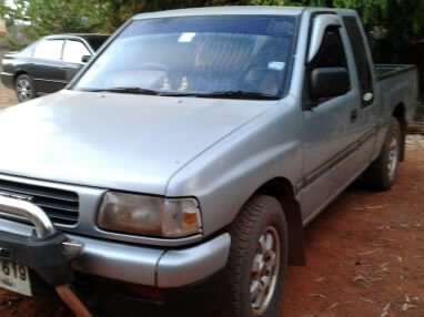 ISUZU TFR มังกรทอง SPACE CAB SLX 2.5 MT ปี 39 รถบ้านสภาพดีเดิมๆทั้งคัน เครื่องดี ภายในสวยครบ แอร์ พวงมาลัยเพาเวอร์ กระจกไฟฟ้า กระบะปูพื้นแม็กลายเนอร์ ล้อแม็กลายสวย ยางสภาพดี 70\% พร้อมใช้งานได้เลย ทะเบียนภาษีครบไม่มีขาดพร้อมโอนครับ