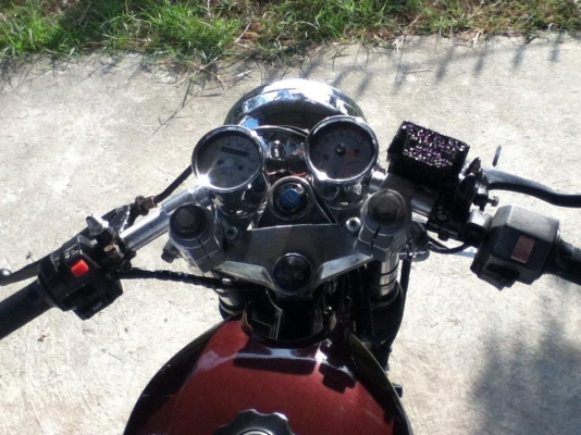 ขาย Sr น้อย 200 ทะเบียนrพร้อมโอนไม่ขาดต่อ ล้อโตๆ 32,000 ด่วน ต้นสุ1000 ,0861223256