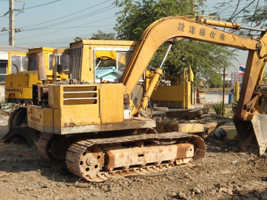 ขายรถแมคโครPC60-1lสภาพพร้อมใช้ สนใติดต่อ บอย 085-156-2314