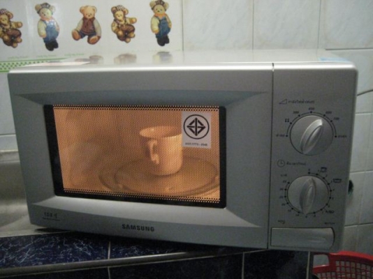 ขาย Microwave Samsung  รุ่น M1712N สภาพใหม่ 99 \% ได้ของขวัญปีใหม่มา เพียง 1500 บาท