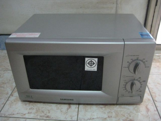 ขาย Microwave Samsung  รุ่น M1712N สภาพใหม่ 99 \% ได้ของขวัญปีใหม่มา เพียง 1500 บาท