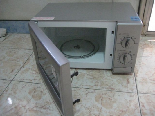 ขาย Microwave Samsung  รุ่น M1712N สภาพใหม่ 99 \% ได้ของขวัญปีใหม่มา เพียง 1500 บาท