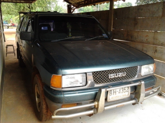 ISUZU TFR มังกรทอง SPACE CAB SL 2.5 MT ปี 37 รถบ้านเดิมๆพร้อมใช้งาน เครื่องแห้งแรงดี ภายในเก๋งคอนโซลอยู่ครบพร้อม แอร์เย็น กระบะมีหลังคาแคร์รี่บอยพร้อม ช่วงล่างคัชซีไม่มีผุ ยางสภาพดี 60\% พร้อมใช้งานได้เลย ทะเบียนภาษีครบพร้อมโอนครับ