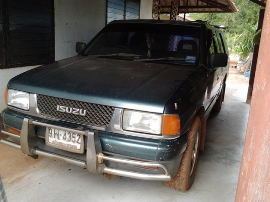 ISUZU TFR มังกรทอง SPACE CAB SL 2.5 MT ปี 37 รถบ้านเดิมๆพร้อมใช้งาน เครื่องแห้งแรงดี ภายในเก๋งคอนโซลอยู่ครบพร้อม แอร์เย็น กระบะมีหลังคาแคร์รี่บอยพร้อม ช่วงล่างคัชซีไม่มีผุ ยางสภาพดี 60\% พร้อมใช้งานได้เลย ทะเบียนภาษีครบพร้อมโอนครับ