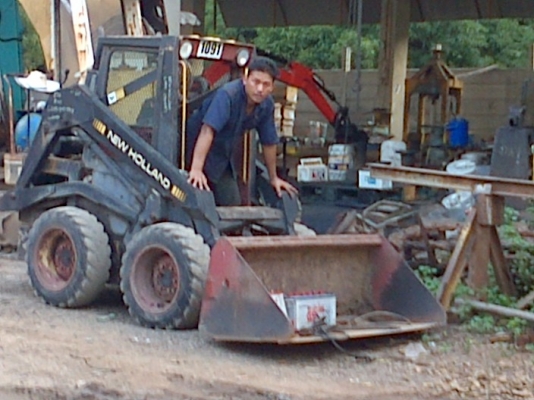 รถตัก เล็ก  NEW HOLLAND