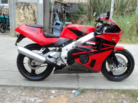วุฒินนบุรี//CBR400cc.ปี98รถสวยเดิมเครื่องดีมีทะเบียนพร้อมโอนตอง888ภาษีไม่ขาด