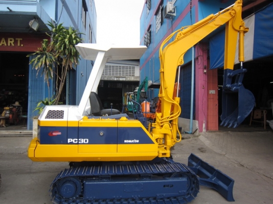 ขาย รถขุดเล็ก KOMATSU รุ่น PC30-5- แทร็กเหล็ก มือสองญี่ปุ่น