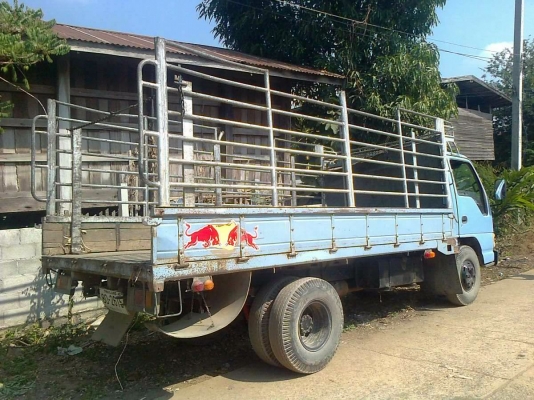 ISUZU NPR 120 HP 4HF1 กระบะคอกเหล็กยาว 4.30 เมตร เครื่องแรงดีไม่มีเยิ้ม หัวเก๋งประตูโชว์ขาอ่อนสภาพสวย ภายในคอนโซลสวยครบ พวงมาลัยเพาเวอร์ ช่วงล่างคัชซีสวยไม่มีบวม เฟืองท้ายใหญ่ติด F แล้ว ยาง 8.25 ขอบ 16 สภาพดี เอกสารทะเบียนภาษีครบไม่ขาดพร้อมโอนครับ