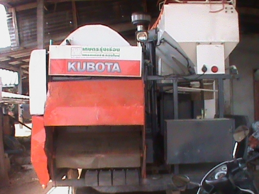 ขายด่วนรถเกี่ยวข้าว KUBOTA DC-60 รุ้นPLUSเล็กพร้อมเทลเลอร์
