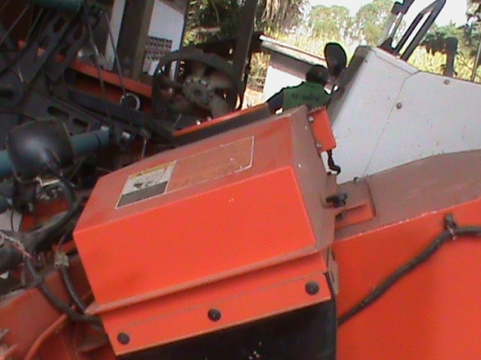 ขายด่วนรถเกี่ยวข้าว KUBOTA DC-60 รุ้นPLUSเล็กพร้อมเทลเลอร์