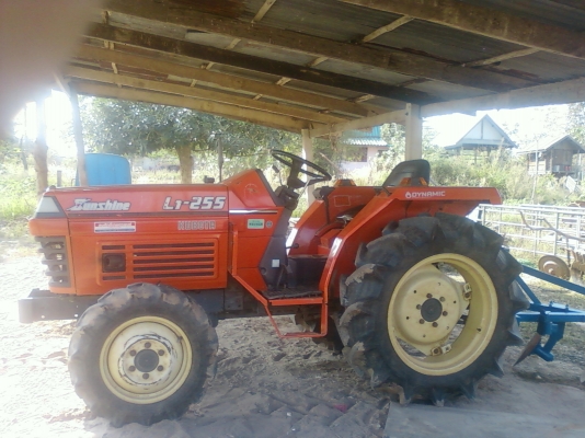 ขาย  KUBOTA L1-255  4x4  อุปกรผาน5