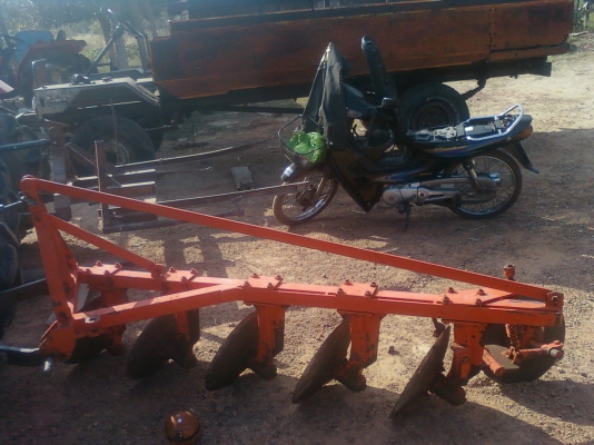 ขาย  KUBOTA L1-255  4x4  อุปกรผาน5