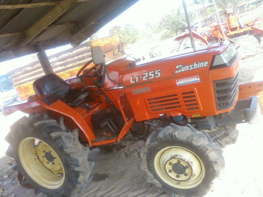 ขาย  KUBOTA L1-255  4x4  อุปกรผาน5