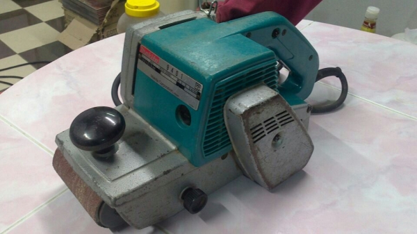 เครื่องขัดกระดาษทราย มากีต้า 9401(รถถัง)