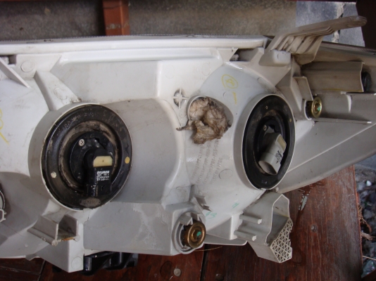 ขายไฟหน้า toyota Fortuner ปี 07 ปลั๊กครบ ครับ