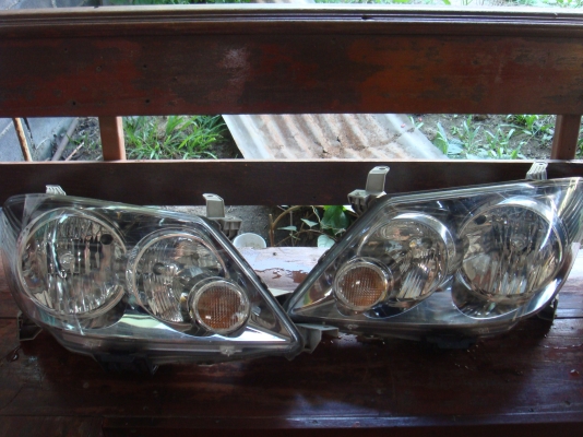 ขายไฟหน้า toyota Fortuner ปี 07 ปลั๊กครบ ครับ