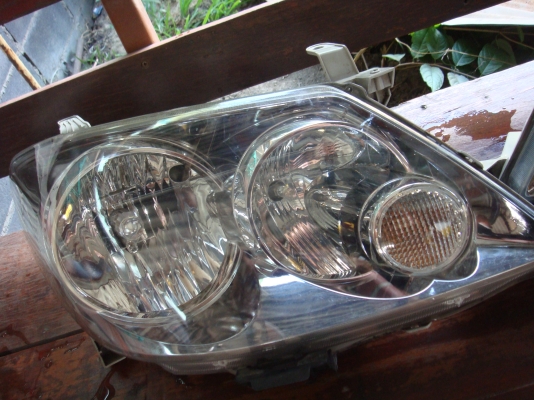 ขายไฟหน้า toyota Fortuner ปี 07 ปลั๊กครบ ครับ