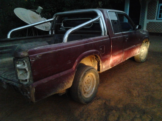 FORD MARATHON 2.5 MT SUPER CAB รถบ้านสภาพดีเดิมๆพร้อมใช้งาน เครื่องเดิม 4JA1 ประหยัดดีมาก ภายในห้องคอนโซลครบสวย แอร์เย็น พวงมาลัยเพาเวอร์ กระบะไม่มีผุ ช่วงล่างคัชซีสวยไม่ผุ ยางสภาพดี 60\% เอกสารเล่มทะเบียนครบพร้อมโอนครับ