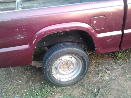 FORD MARATHON 2.5 MT SUPER CAB รถบ้านสภาพดีเดิมๆพร้อมใช้งาน เครื่องเดิม 4JA1 ประหยัดดีมาก ภายในห้องคอนโซลครบสวย แอร์เย็น พวงมาลัยเพาเวอร์ กระบะไม่มีผุ ช่วงล่างคัชซีสวยไม่ผุ ยางสภาพดี 60\% เอกสารเล่มทะเบียนครบพร้อมโอนครับ