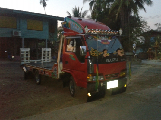 รับจ้างขนย้ายรถไถและสิ่งของ