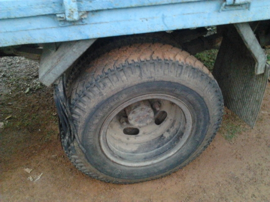 ISUZU ELF 100 HP 4BC1 หัวแป กระบะเหล็กคาร์โก้ยาว 4.30 เมตรไม่มีผุ หัวบางดีคอนโซลยังอยู่ครบพร้อม เกียร์ยาว ช่วงล่างคัชซีดีไม่ผุ ยางดี 4 เส้นประมาณ 60\% พร้อมบรรทุกพร้อมใช้งาน เอกสารเล่มทะเบียนครบพร้อมโอนครับ