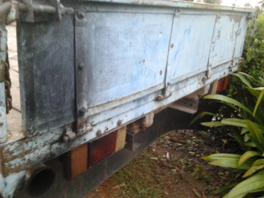 ISUZU ELF 100 HP 4BC1 หัวแป กระบะเหล็กคาร์โก้ยาว 4.30 เมตรไม่มีผุ หัวบางดีคอนโซลยังอยู่ครบพร้อม เกียร์ยาว ช่วงล่างคัชซีดีไม่ผุ ยางดี 4 เส้นประมาณ 60\% พร้อมบรรทุกพร้อมใช้งาน เอกสารเล่มทะเบียนครบพร้อมโอนครับ