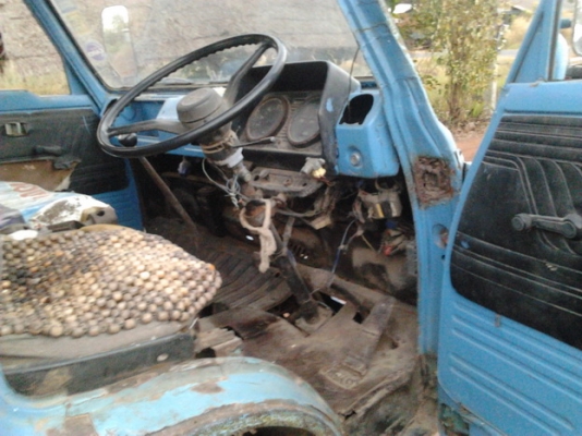 ISUZU ELF 100 HP 4BC1 หัวแป กระบะเหล็กคาร์โก้ยาว 4.30 เมตรไม่มีผุ หัวบางดีคอนโซลยังอยู่ครบพร้อม เกียร์ยาว ช่วงล่างคัชซีดีไม่ผุ ยางดี 4 เส้นประมาณ 60\% พร้อมบรรทุกพร้อมใช้งาน เอกสารเล่มทะเบียนครบพร้อมโอนครับ