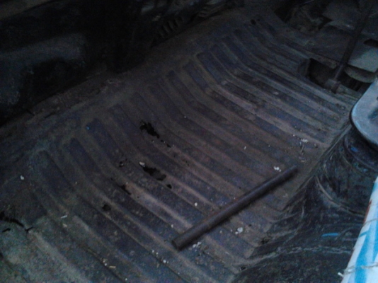 ISUZU ELF 100 HP 4BC1 หัวแป กระบะเหล็กคาร์โก้ยาว 4.30 เมตรไม่มีผุ หัวบางดีคอนโซลยังอยู่ครบพร้อม เกียร์ยาว ช่วงล่างคัชซีดีไม่ผุ ยางดี 4 เส้นประมาณ 60\% พร้อมบรรทุกพร้อมใช้งาน เอกสารเล่มทะเบียนครบพร้อมโอนครับ