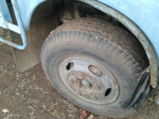 ISUZU ELF 100 HP 4BC1 หัวแป กระบะเหล็กคาร์โก้ยาว 4.30 เมตรไม่มีผุ หัวบางดีคอนโซลยังอยู่ครบพร้อม เกียร์ยาว ช่วงล่างคัชซีดีไม่ผุ ยางดี 4 เส้นประมาณ 60\% พร้อมบรรทุกพร้อมใช้งาน เอกสารเล่มทะเบียนครบพร้อมโอนครับ