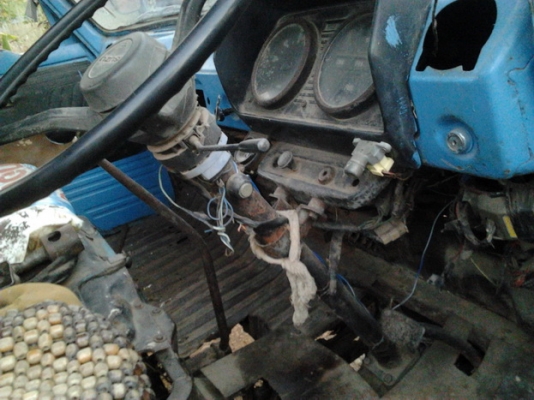 ISUZU ELF 100 HP 4BC1 หัวแป กระบะเหล็กคาร์โก้ยาว 4.30 เมตรไม่มีผุ หัวบางดีคอนโซลยังอยู่ครบพร้อม เกียร์ยาว ช่วงล่างคัชซีดีไม่ผุ ยางดี 4 เส้นประมาณ 60\% พร้อมบรรทุกพร้อมใช้งาน เอกสารเล่มทะเบียนครบพร้อมโอนครับ