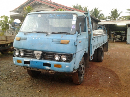 ISUZU ELF 100 HP 4BC1 หัวแป กระบะเหล็กคาร์โก้ยาว 4.30 เมตรไม่มีผุ หัวบางดีคอนโซลยังอยู่ครบพร้อม เกียร์ยาว ช่วงล่างคัชซีดีไม่ผุ ยางดี 4 เส้นประมาณ 60\% พร้อมบรรทุกพร้อมใช้งาน เอกสารเล่มทะเบียนครบพร้อมโอนครับ