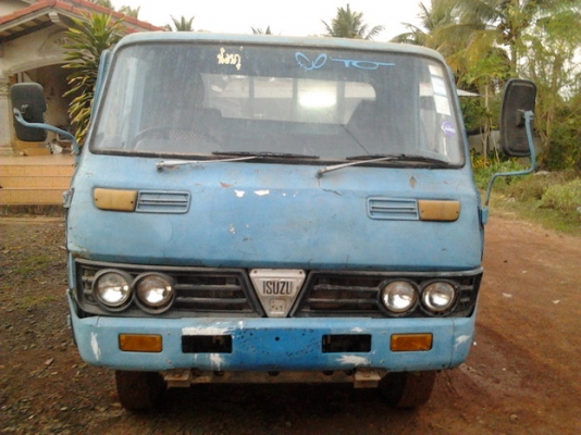 ISUZU ELF 100 HP 4BC1 หัวแป กระบะเหล็กคาร์โก้ยาว 4.30 เมตรไม่มีผุ หัวบางดีคอนโซลยังอยู่ครบพร้อม เกียร์ยาว ช่วงล่างคัชซีดีไม่ผุ ยางดี 4 เส้นประมาณ 60\% พร้อมบรรทุกพร้อมใช้งาน เอกสารเล่มทะเบียนครบพร้อมโอนครับ