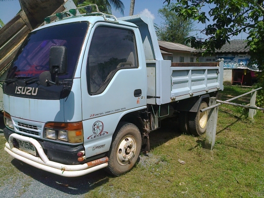 6ล้อดั้มNKR รถออกห้าง 88แรง เกียร์สั้น แอร์เย็น เล่มพร้อม ภาษีเต็ม