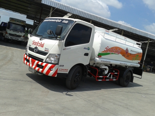 รับต่อแท้งค์บรรทุกน้ำมันเชื้อเพลิง