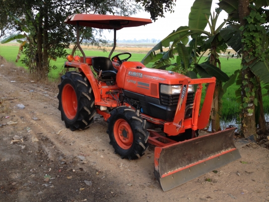 ขายด่วนรถไถคูโบต้าL3408พร้อมใบมีดดันดินหน้าและโลเตอร์ลรีตราช้างรถสภาพสวยพร้อมใช้ ขายด่วนรถไถคูโบต้าL3408พร้อมใบมีดดันดินหน้าและโลเตอร์ลรีตราช้างรถสภาพสวยพร้อมใช้