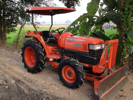 ขายด่วนรถไถคูโบต้าL3408พร้อมใบมีดดันดินหน้าและโลเตอร์ลรีตราช้างรถสภาพสวยพร้อมใช้ ขายด่วนรถไถคูโบต้าL3408พร้อมใบมีดดันดินหน้าและโลเตอร์ลรีตราช้างรถสภาพสวยพร้อมใช้