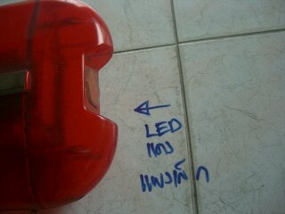 ไซเลนซ์ หลอด LED ข้างละ 4 แผง ด้านข้างอีกช้างละ 1 ดวง ไซเลนซ์ หลอด LED ข้างละ 4 แผง ด้านข้างอีกช้างละ 1 ดวง