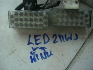 ไซเลนซ์ หลอด LED ข้างละ 4 แผง ด้านข้างอีกช้างละ 1 ดวง ไซเลนซ์ หลอด LED ข้างละ 4 แผง ด้านข้างอีกช้างละ 1 ดวง