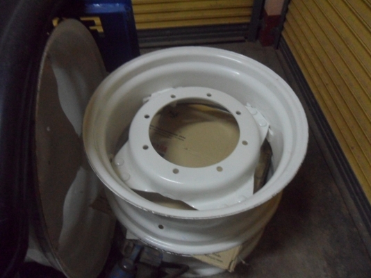 ขาย กระทะล้อหน้ารถไถฟอร์ด ของใหม่ครับคู่ละ 10,000บาท