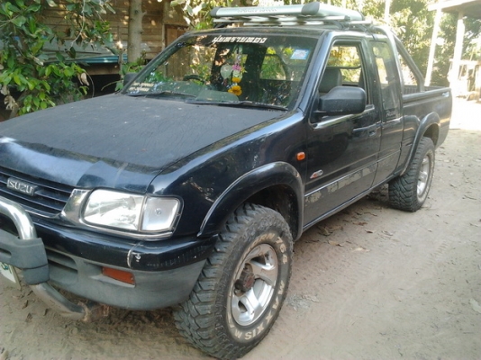 ขาย กระบะแค็ป 4WD ISUZU RODEO 2.8 ปี 40/97 เครื่อง 2.8 แห้งๆ ไม่หลวม  เกียร์ดี เกียร์โฟล์ใช้งานปกติ มีหอนนิดๆ ช่วงล่างแน่น คัสซีสวย ภายในดี พ.พาวเวอร์ แอร์ สีเดิมๆ ไม่เคยชน ยางดี 4 เส้น พื้นปูกระบะ ล้อแม็ก โรลบาร์ พร้อมลุย พร้อมใช้งาน ราคาต่อรองได้ครับ