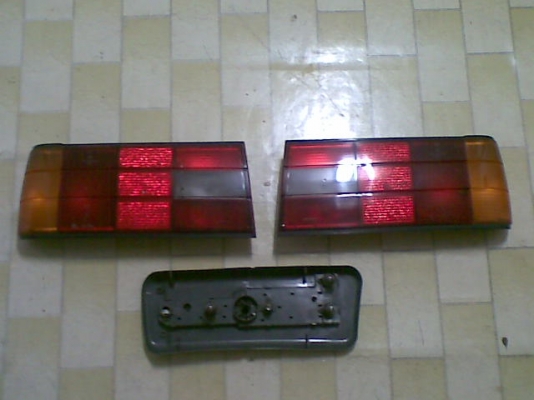 ขายไฟท้าย bmw e30 แท้ 1คู่ เป็นอะไหล่