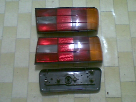 ขายไฟท้าย bmw e30 แท้ 1คู่ เป็นอะไหล่
