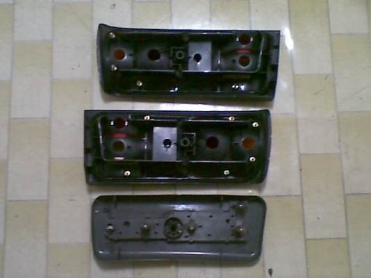 ขายไฟท้าย bmw e30 แท้ 1คู่ เป็นอะไหล่